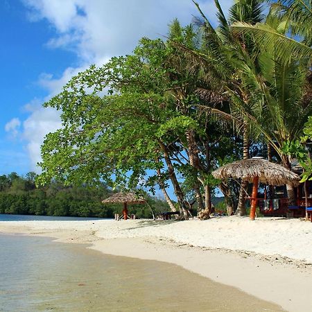 Blue Bay Divers Likupang Bangka Exterior photo