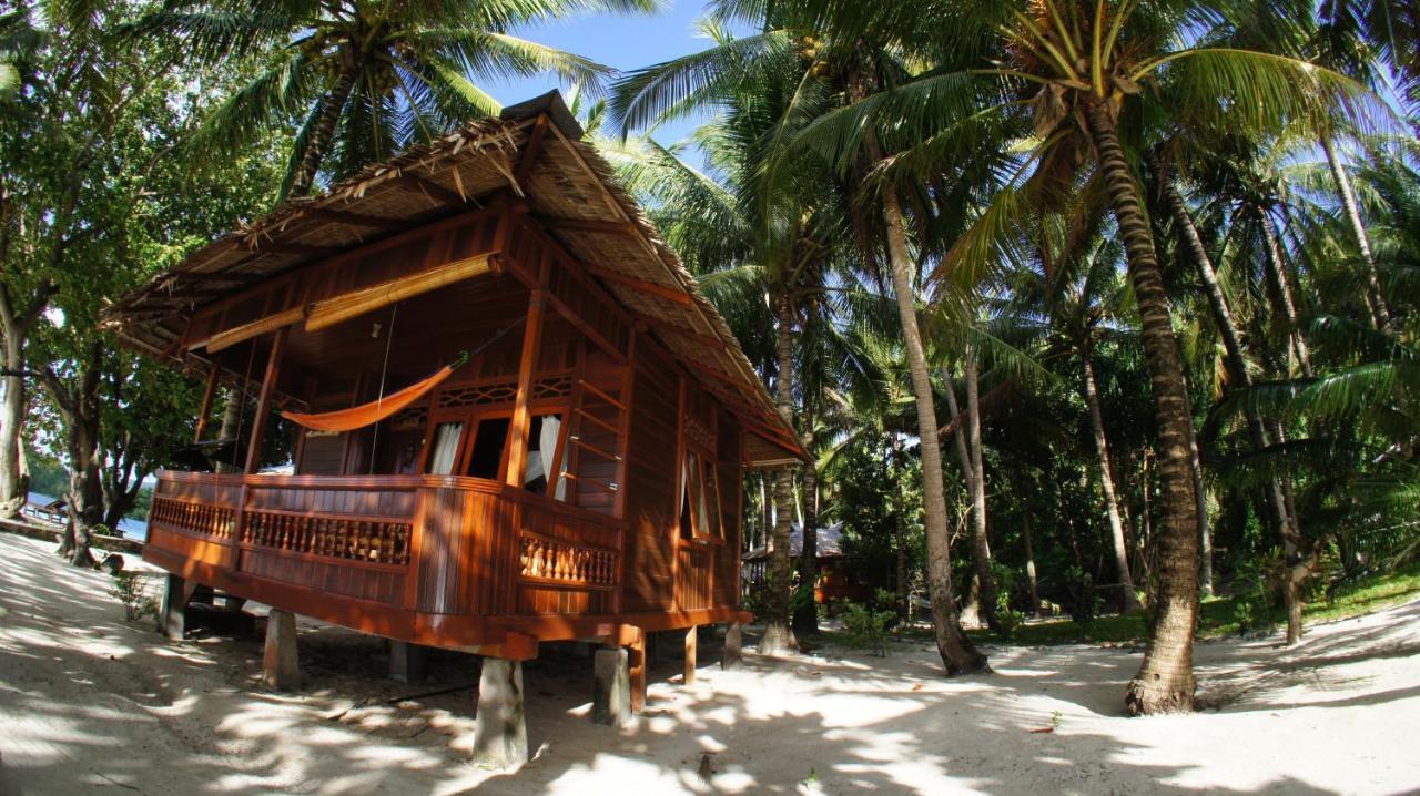 Blue Bay Divers Likupang Bangka Exterior photo